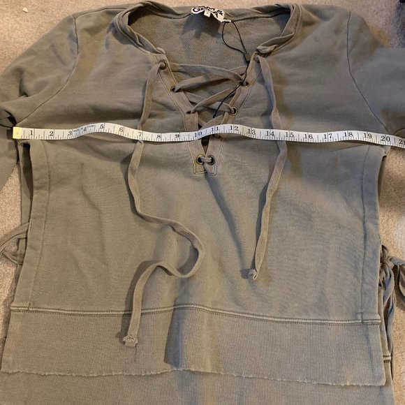 REVOLVE Pam & Gela Sage Side Split Sweatshirt S - Picture 9 of 10